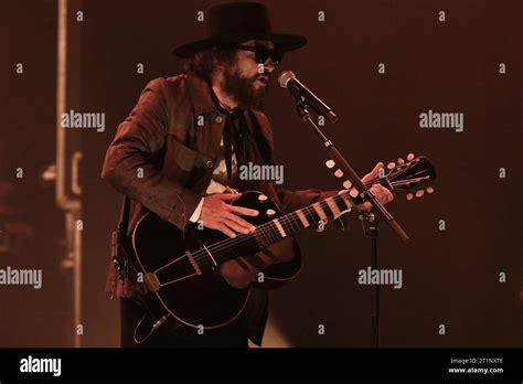 Vinicio Capossela Durante El Tour Con I Tasti Che Ci Abbiamo Tredici