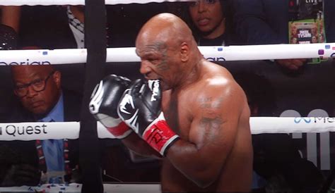 Pourquoi Mike Tyson A T Il Mordu Son Gant Lors De Son Combat Contre