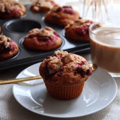 Bakery Style Raspberry Crumble Muffins Baking Made Simple By Bakeomaniac