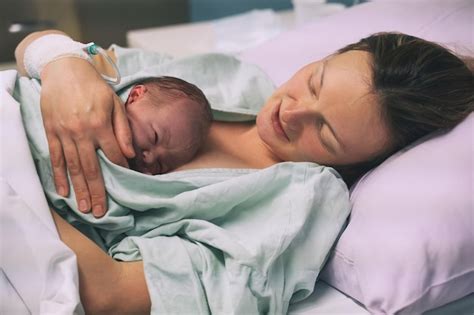 Premium Photo Mother And Newborn Child Birth In Maternity Hospital