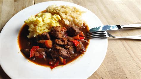 Gulasch Im Slow Cooker Schnellkochtopf Rezepte De