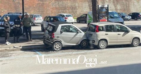 Si Schianta Contro Tre Auto In Sosta E Scappa MaremmaOggi