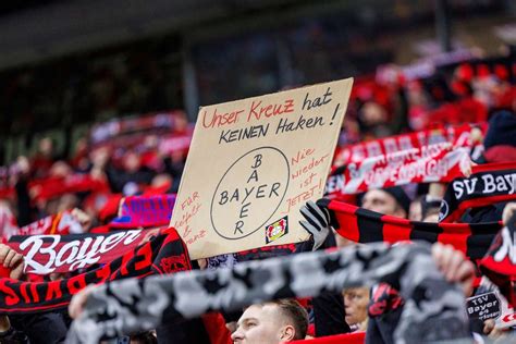 Diskriminierendes Banner Hohe Geldstrafe für Bayer Leverkusen