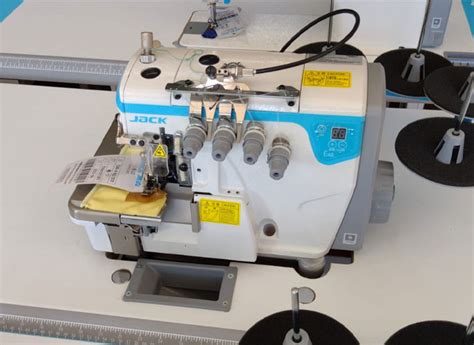 Overlock E4 4 hilos JACK con atraque máquinas de coser