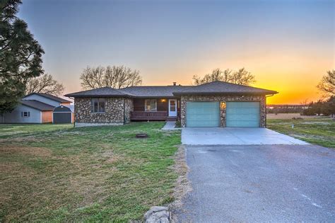 Secluded Milford Lake Home W Screened Porch Deck Aluguéis De