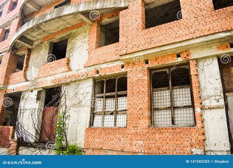 Edificio Inacabado En El Centro De La Ciudad Proyecto De Edificio