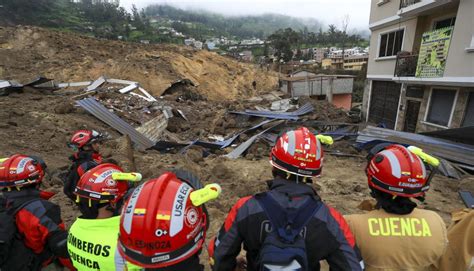 Un Gigantesco Alud De Tierra Deja Al Menos Muertos Y Desaparecidos