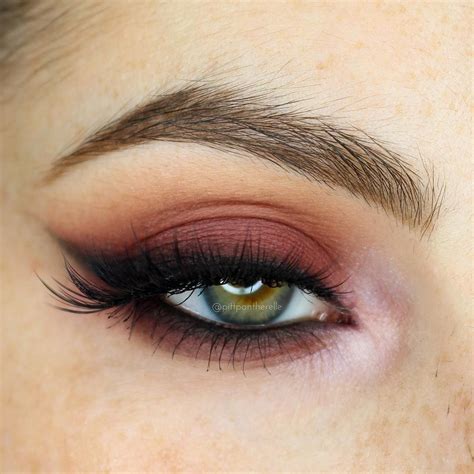 Elle W On Instagram Winged Liner Week Day Burgundy Smoked Out