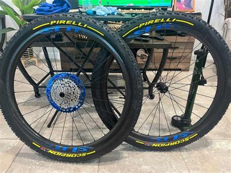 A set of carbon MTB wheels with Pirelli tires - Elitewheels