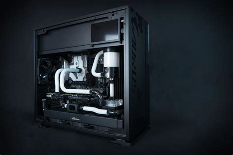 InWin 101 "Black and White" - CustomRigs Casemodding and PC-Builds