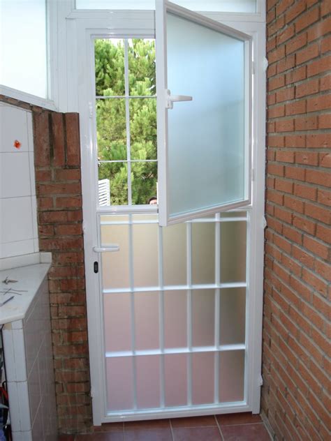 PUERTA REJA CON CRISTAL ABATIBLE 1 Carpintería Metálica valencia