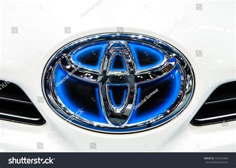 Nonthaburi November 28 Logo Toyota Camry Stock Photo 165216488
