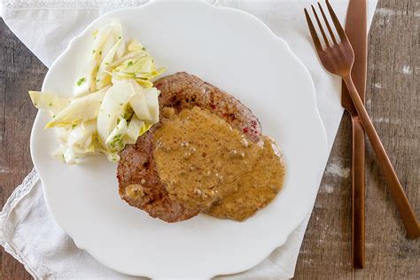 Steak with pink peppercorn sauce | Ohmydish