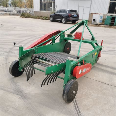 3 Points Walking Tractor Driven Human Demand Greatly Reduced Small Potato Harvester China