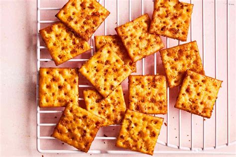 15 Health Facts About Saltine Crackers Ohmyfacts