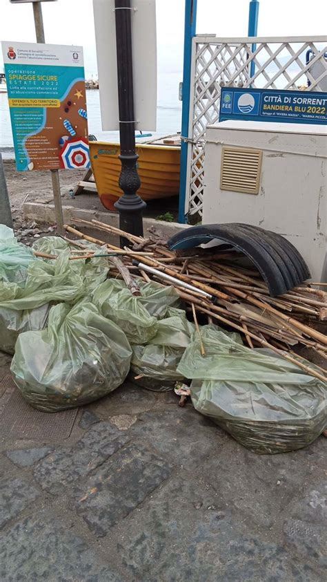 Sorrento Ripulite Le Spiagge Dai Rifiuti Luigi Di Prisco Se Lo