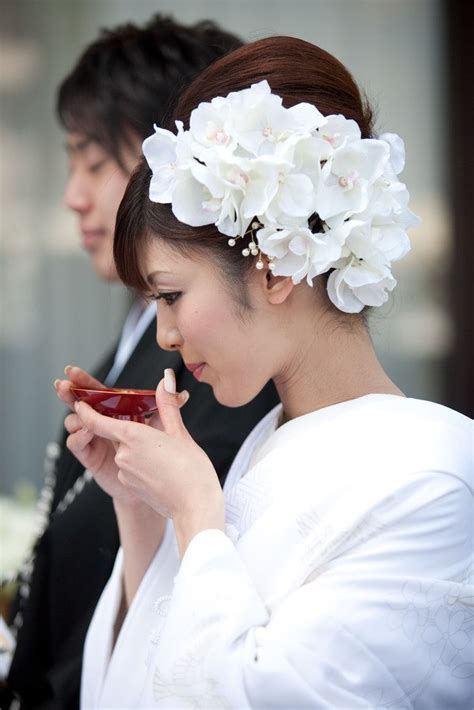 真似したい♪白無垢に似合うオススメの髪型（洋髪）を紹介します！ 着物のブログ Wedding Reception Flowers Wedding Bride Dream Wedding