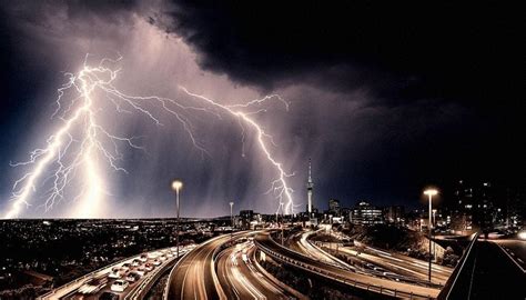 Nz Weather Thunderstorm Hail Risk For Auckland As Heavy Rain Strong Gales Whip Parts Of North