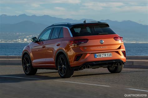 Volkswagen T Roc R Al Volante Della Suv Da Cv