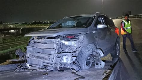 Choca Destroza Su Camioneta Y Huye Al Norte De Saltillo Lado Mx