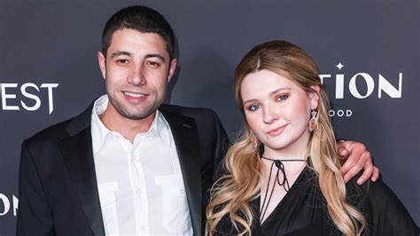 Abigail Breslin Married Ira Kunyansky See Their Wedding Photos Hollywood Life