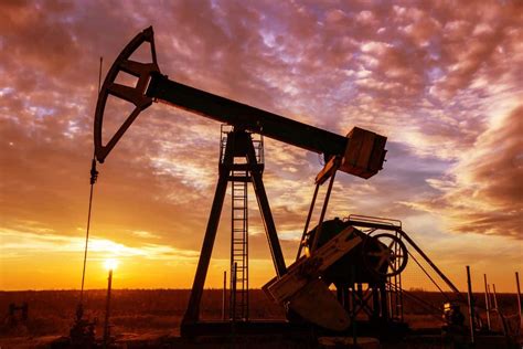 Oil Prices Hover Near 8 Month Lows As Us Recession Fears Offset Middle