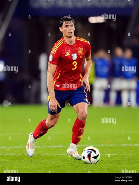 Der Spanier Robin Le Normand W Hrend Des Gruppenspiels Der Uefa Euro