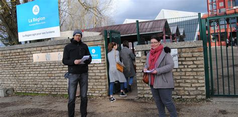 Ambérieu en Bugey manifestation Les professeurs vent debout contre