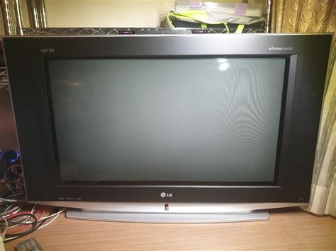 Lg 32 Inch Widescreen 169 Crt Tv Tv And Home Appliances Tv And Entertainment Tv On Carousell