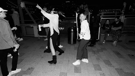 Goth Babe Sends New York City Into Summer As The Lola Tour Stops At Pier