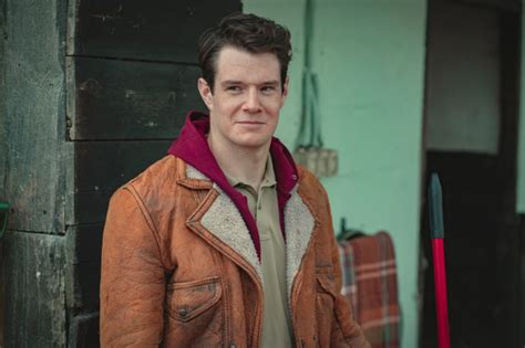 Xem phim Sex Education tôi càng thấm thía câu nói của bố mà mình nghe lỏm được năm về trước