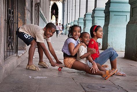 Cubanos Anticastristas En Miami Env An A Sus Hijos A Pasar Las