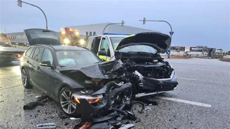 Neumünster Streifenwagen kollidiert mit BMW drei Verletzte SHZ