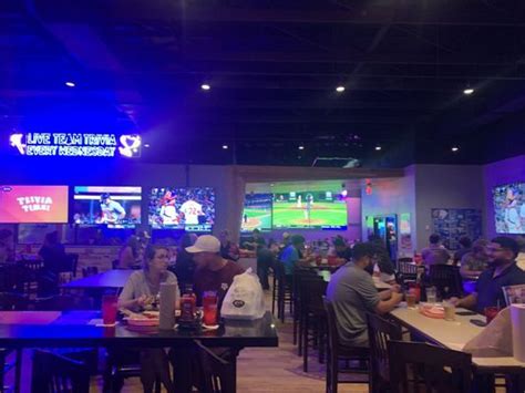 Pluckers Wing Bar College Station Updated January 2025 35 Photos And 49 Reviews 990