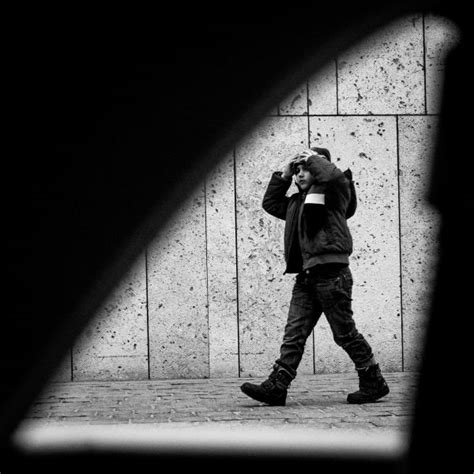 Bakgrundsbilder gående svartvitt personer vit fotografi unge