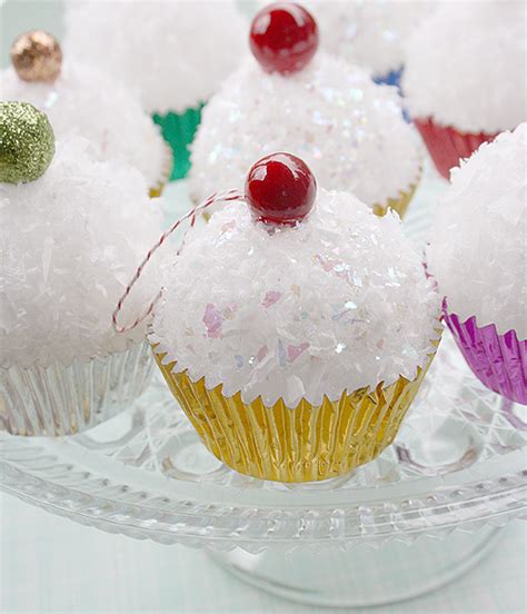 {Oh, So Darling}: DIY: Retro Cupcake Ornaments
