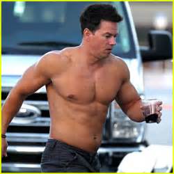 Mark Wahlberg Shirtless Break Between Scenes Dwayne Johnson Mark