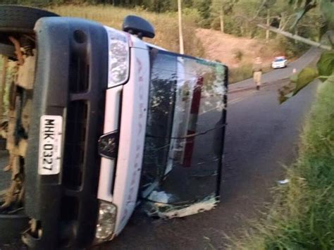 G1 Única ambulância de Ipira SC fica destruída após acidente na SC