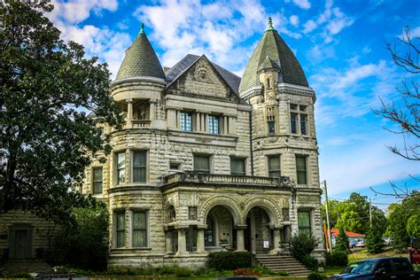 Snapshots: Old Louisville — Miles 2 Go