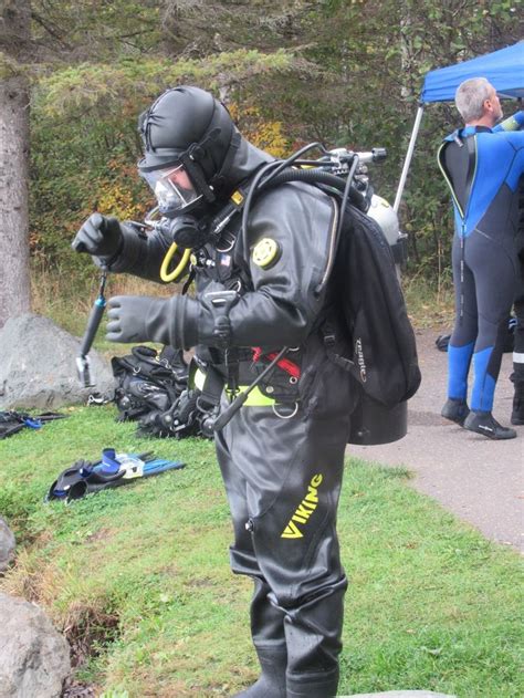 Pin By Sukeltajat On Drysuits Drysuits Golf Bags Diver