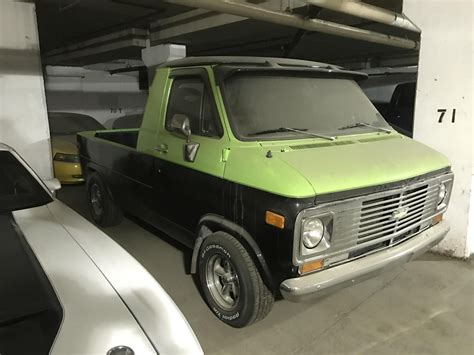 1980s Chevy van/truck. So badass : r/carporn