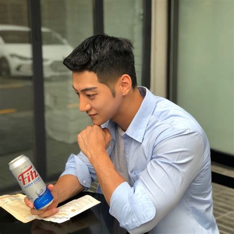 Hot boy lai Mỹ Hàn sở hữu body múi săn chắc cùng gương mặt đẹp trai