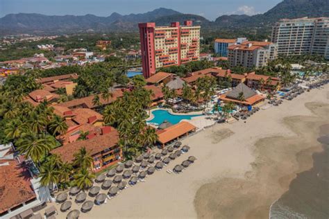 Editor Picks: The Best All-Inclusive Hotels in Ixtapa