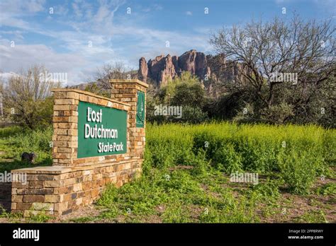 Scenic vista of Superstition Mountains at Lost Dutchman State Park ...