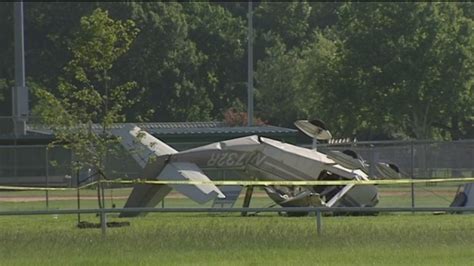 Plane makes crash landing at Walter L. Jenkins Park near airport in Baytown - ABC13 Houston