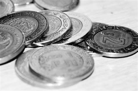 Monedas falsas Cómo saber que son y detectar 5 y 10 pesos