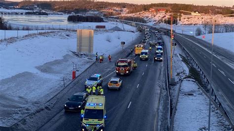 Stor Kjedekollisjon E18 Stengt Forbi Tønsberg Nrk Vestfold Og