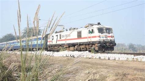 Trains Effected दिवाली के बाद यात्रियों को लगेगा झटका इन ट्रेनों के