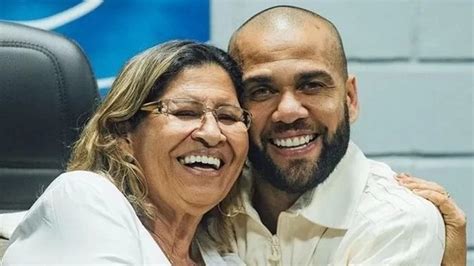 M E De Daniel Alves D Declara O Pol Mica Ap S Ex Jogador Receber