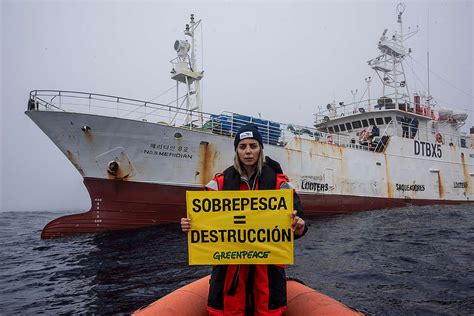 Greenpeace Enfrentó A Buque Surcoreano Pescando En El Atlántico Sur